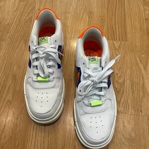 Nike Air Force 1 Women Pixel Summit White Concord Hyper Crimson Sneaker